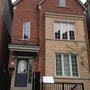Guest house North Travelers, Toronto